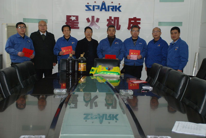 天水市政府國資委、市企工委慰問星火機床公司優秀黨員、困難黨員、老黨員