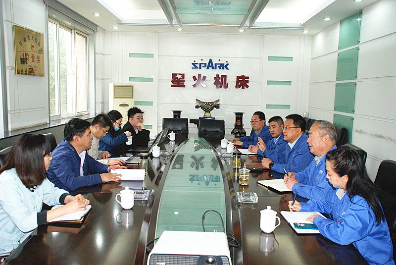 天水市國資委領(lǐng)導(dǎo)和蘭州大學(xué)教授同時來星火公司調(diào)研