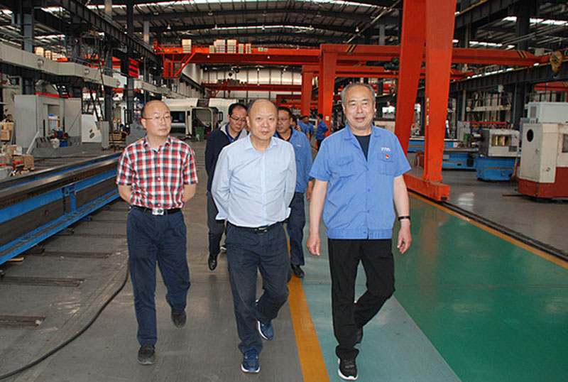 甘肅省發(fā)改委領(lǐng)導(dǎo)來星火機(jī)床公司調(diào)研