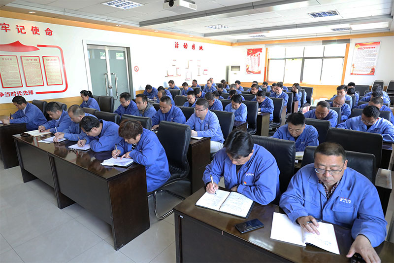 星火機床公司開展“拼搏四季度完成全年生產目標”擂臺賽