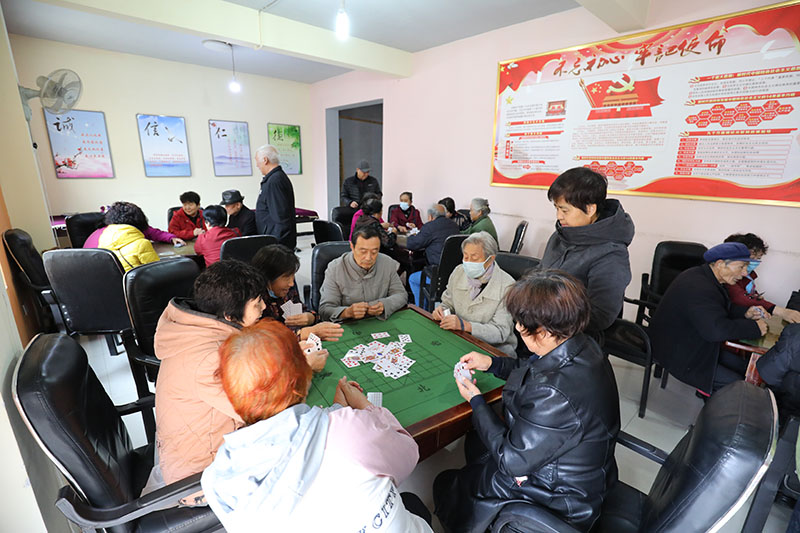 星火機床老職工開展撲克比賽歡度重陽