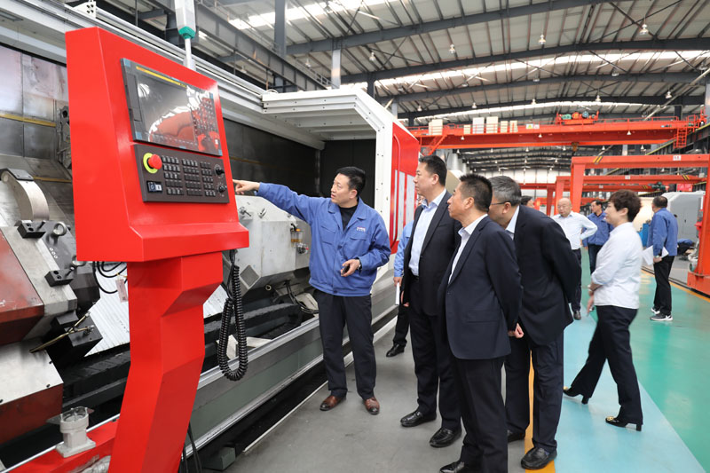 蘭州銀行董事長許建平一行來星火機床公司調研指導