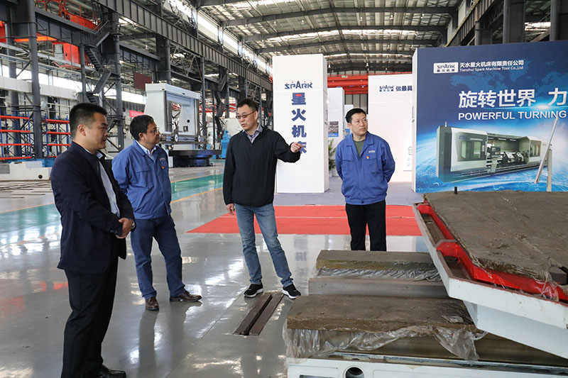 青海華鼎公司領導一行來星火機床公司參觀考察