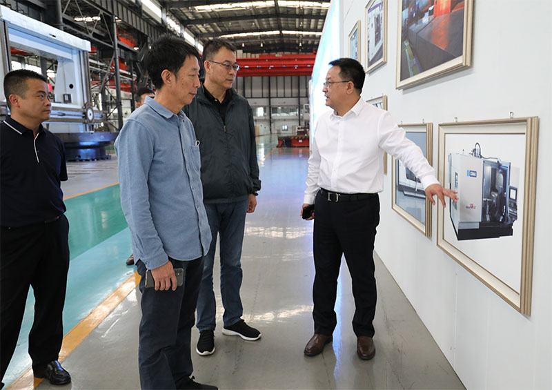 青海華鼎公司領(lǐng)導來星火機床公司考察