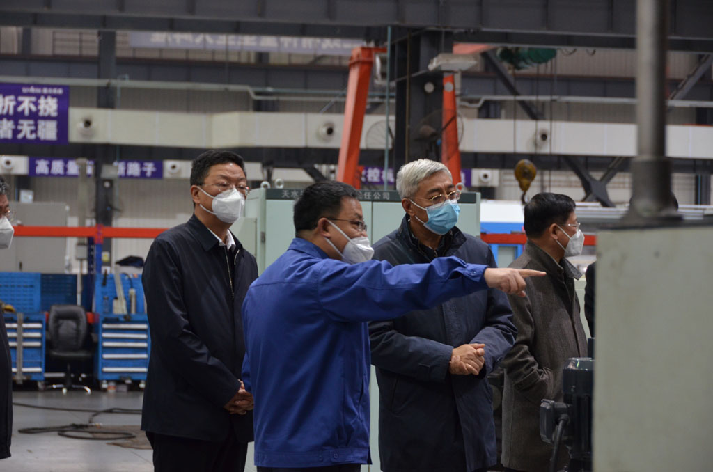 省委書記尹弘在星火機床公司調(diào)研