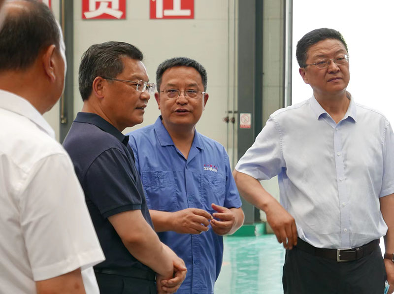 任振鶴在星火機床公司調(diào)研