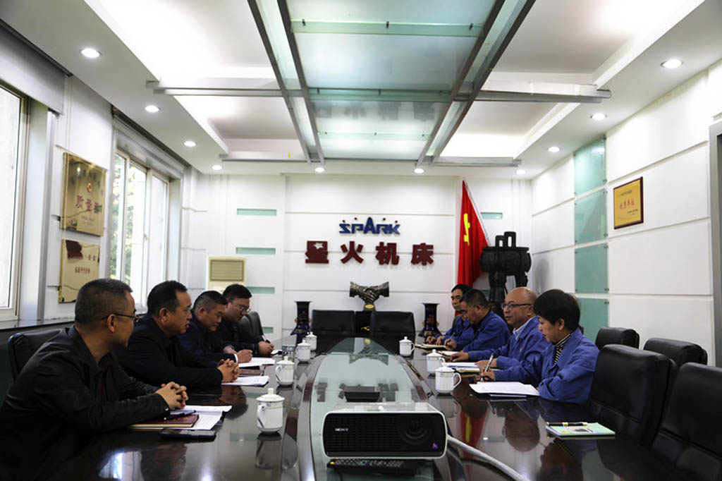 市總工會黨組書記、常務副主席秦福才一行到星火公司開展專題調研
