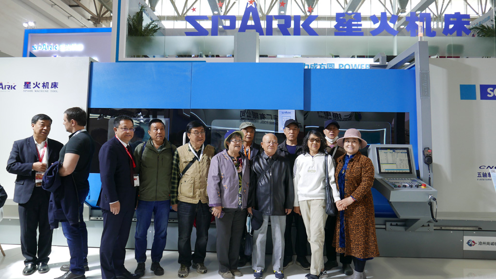 展會齊參觀  共敘星火情