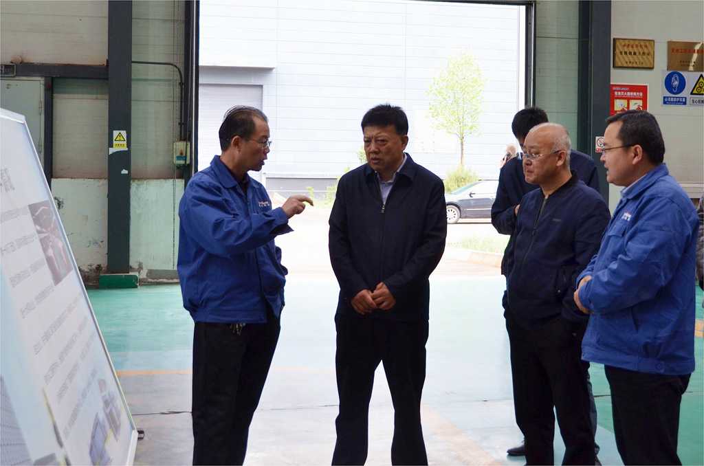 天水市政府督查專員何侃一行來星火機床公司 督查項目建設情況