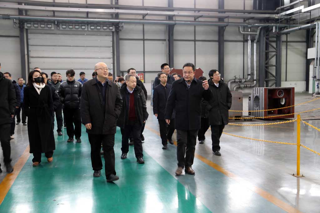 國家部委相關部門領導 科研院所權威專家教授 裝備制造領域企業家一行齊聚星火機床參觀