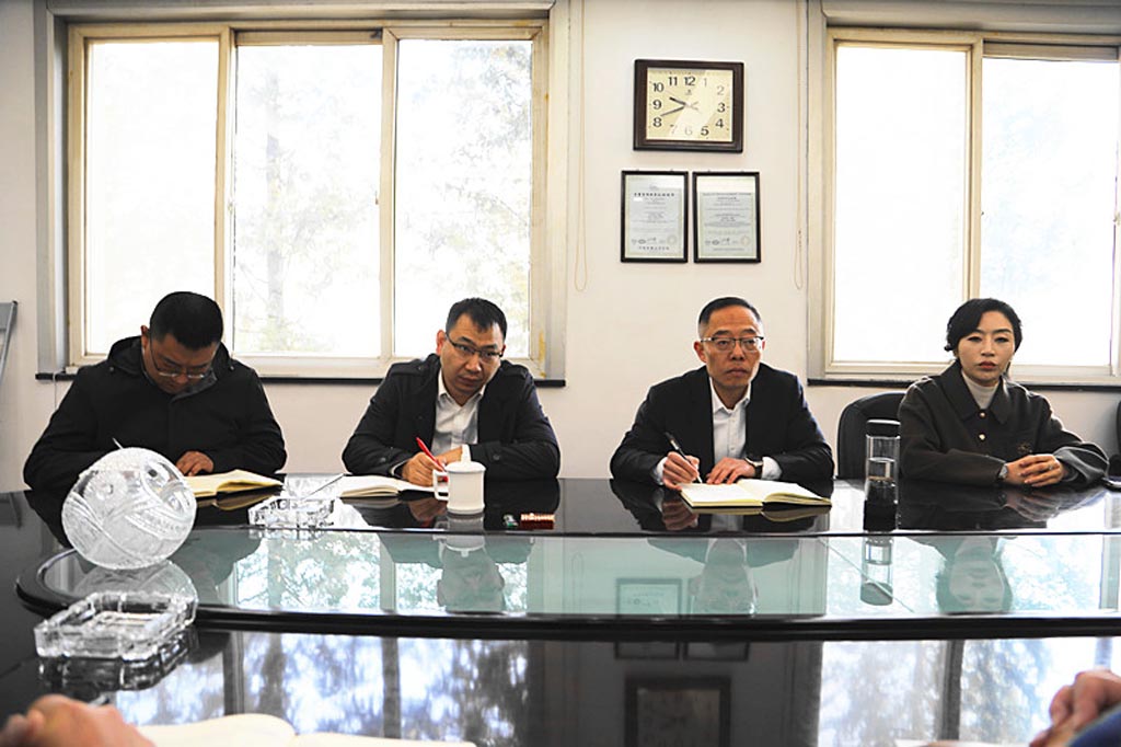 甘肅銀行天水分行副行長胡偉一行到星火機床公司調研