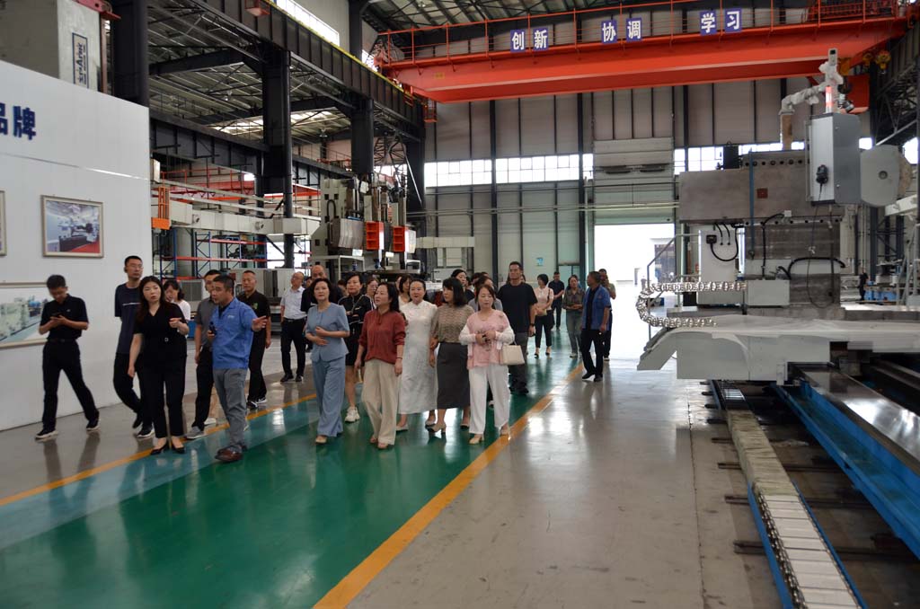 麥積區委統戰部組織黨外人士來甘肅星火公司開展培育發展新質生產力調研