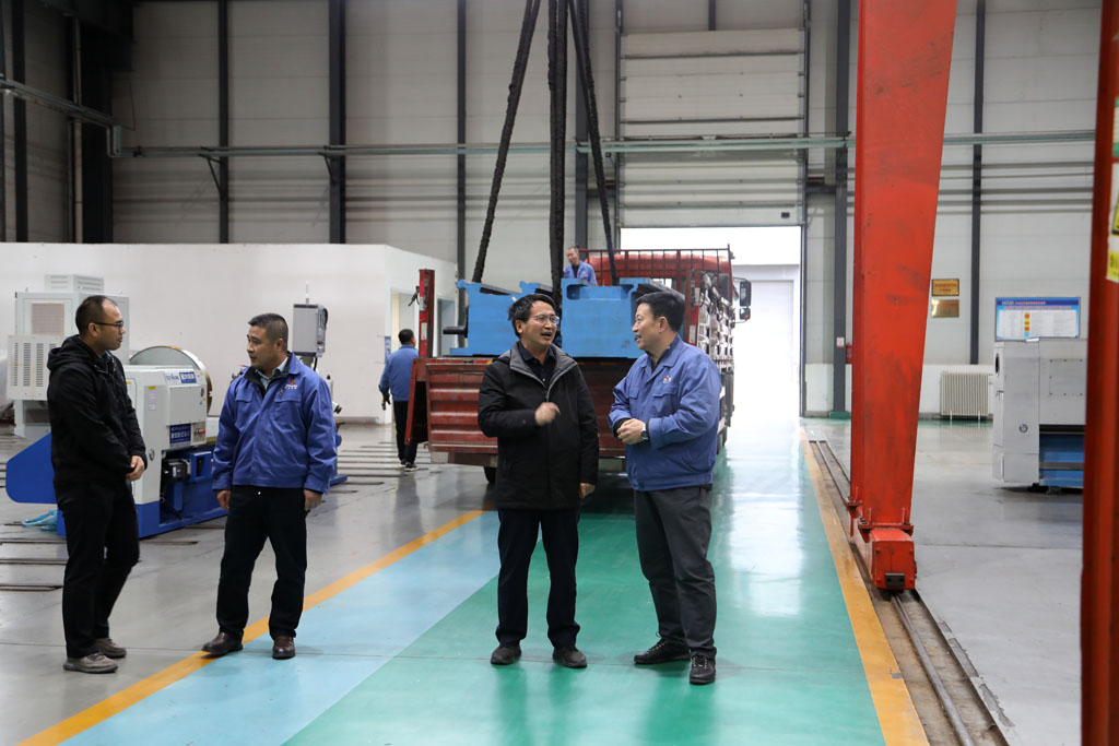 省國投集團(tuán)公司領(lǐng)導(dǎo)馬海福來星火數(shù)控調(diào)研并座談