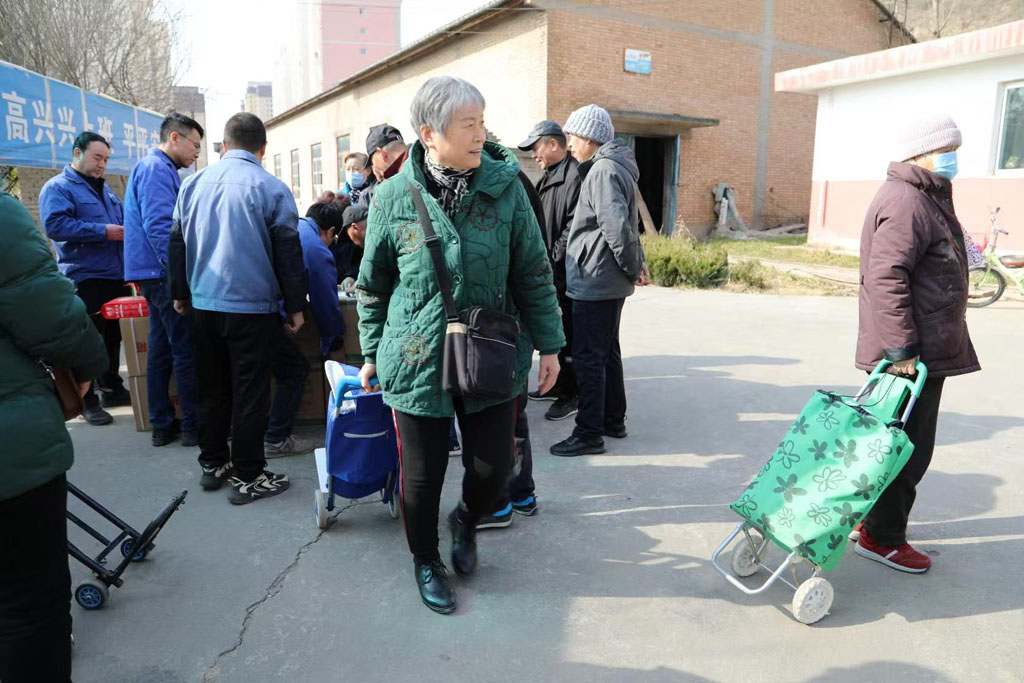 情系職工送溫暖 春節(jié)慰問(wèn)暖人心 星火機(jī)床附件公司開展春節(jié)“送溫暖”活動(dòng)