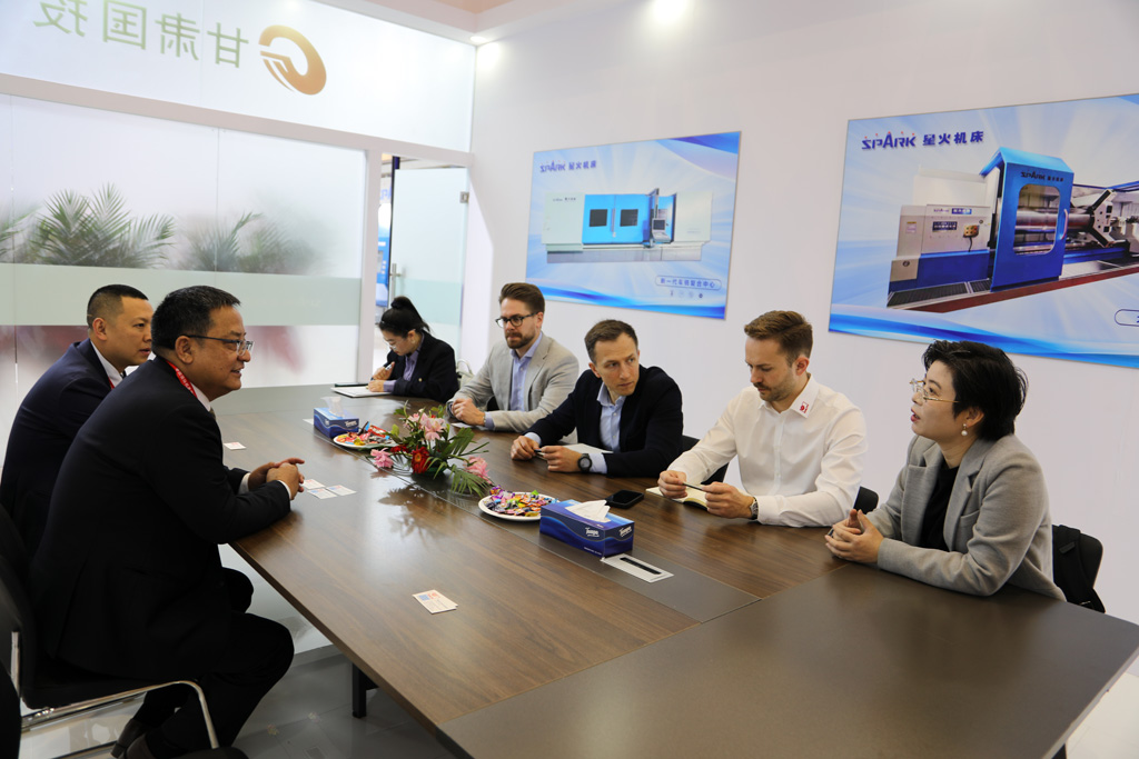 蔣保權與德國科魯德公司董事長克里斯蒂安·克魯斯一行進行座談