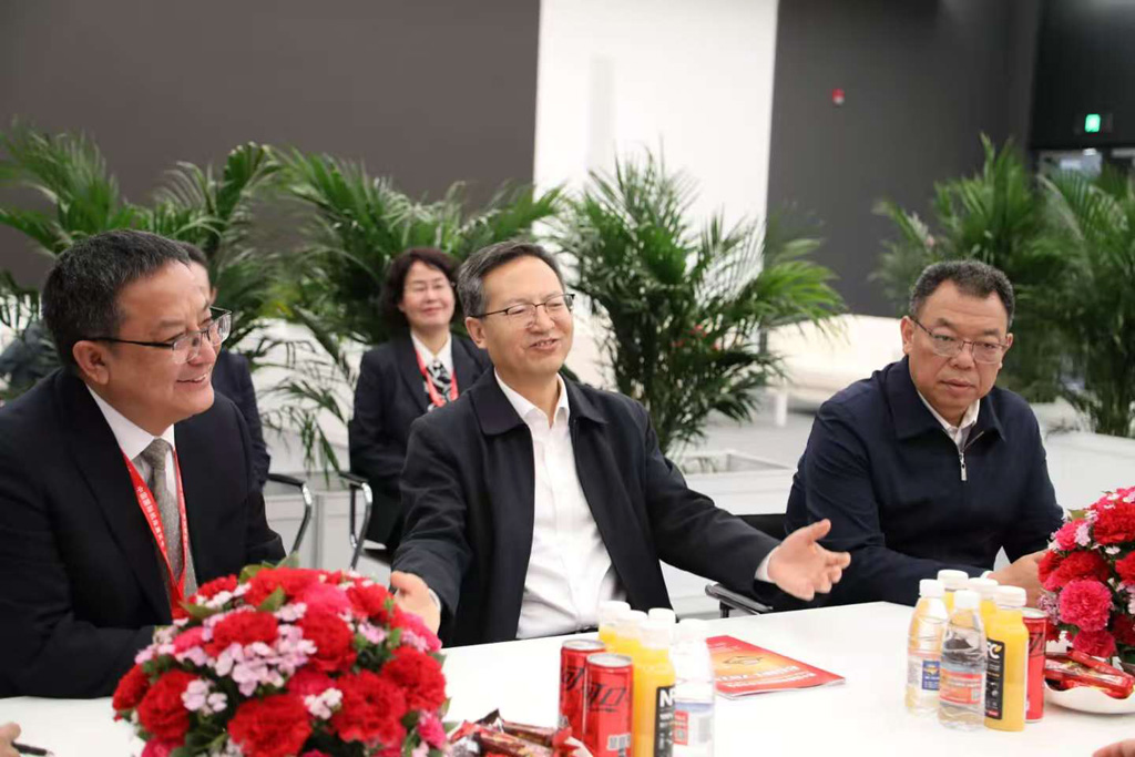 甘肅國投集團董事長成廣平與中國機床工具工業協會會長毛予鋒座談交流