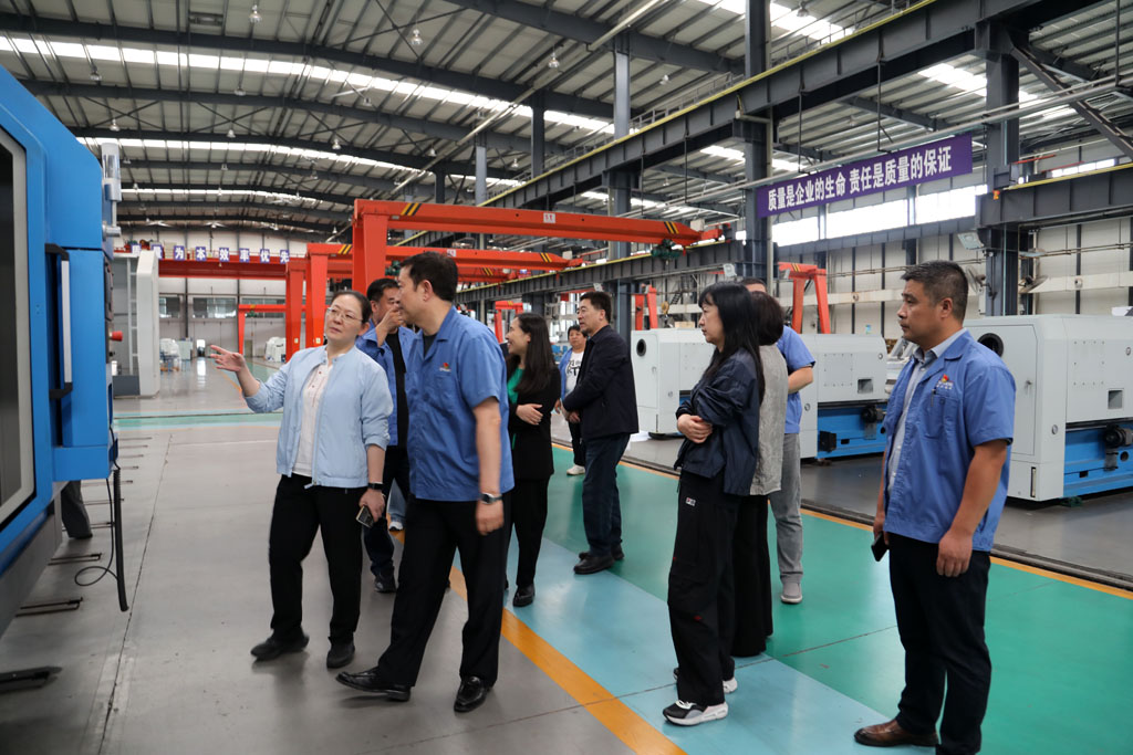 省科技廳廳長閔蘋一行調研星火數控公司