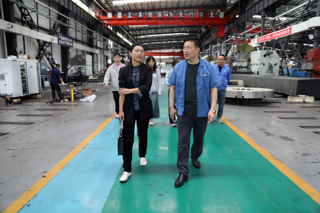 省工信廳石化研究所領導來星火數控公司調研“三化”改造工作